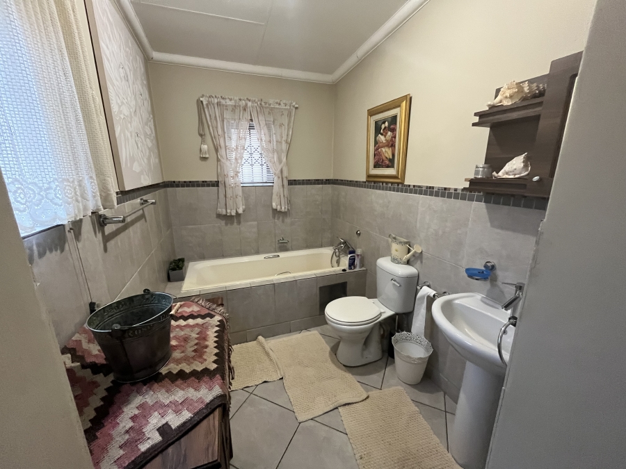 To Let 3 Bedroom Property for Rent in Waterval East North West